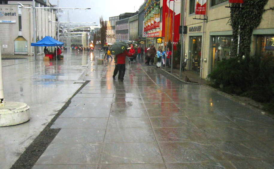 Heller og kantstein av granitt, Bergen, Nesttun Torg granitt